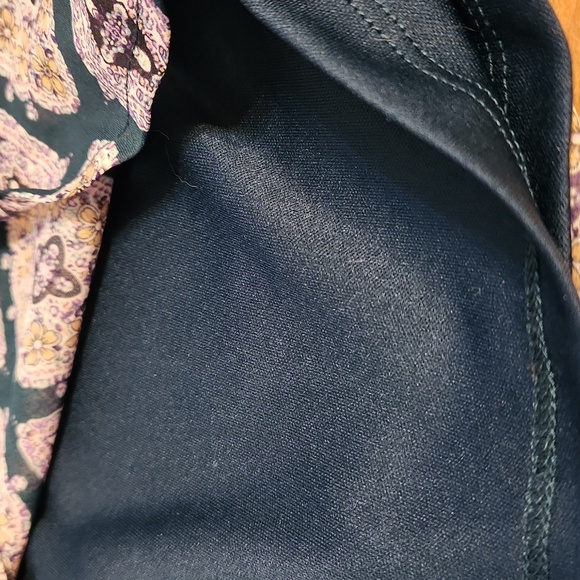 NINE WEST WOMENS MEDIUM NAVY BLUE & PURPLE FLORAL BLOUSE - Picture 3 of 3